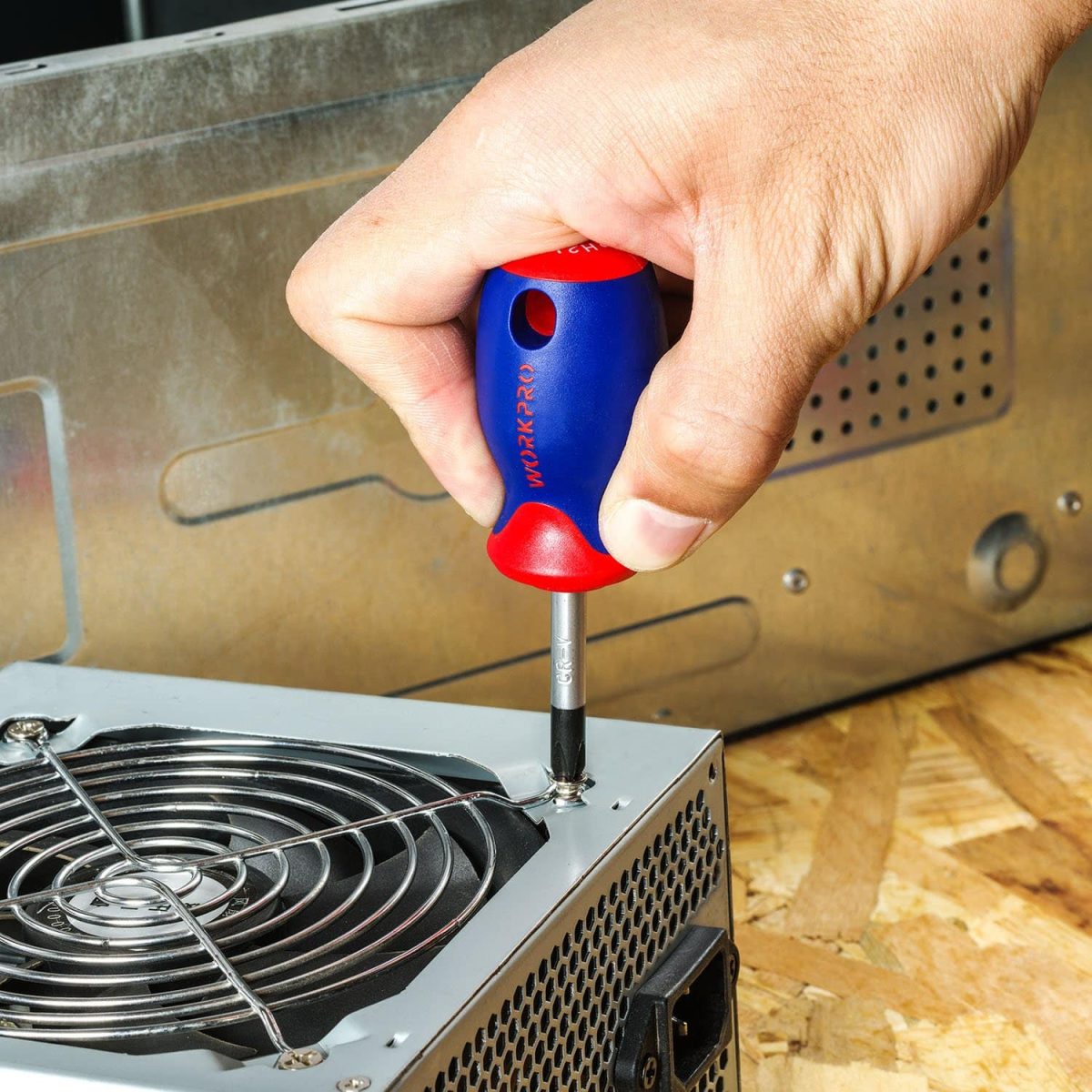 Bộ Tua Vít 18 Chi Tiết Có Giá Đựng WORKPRO W000807